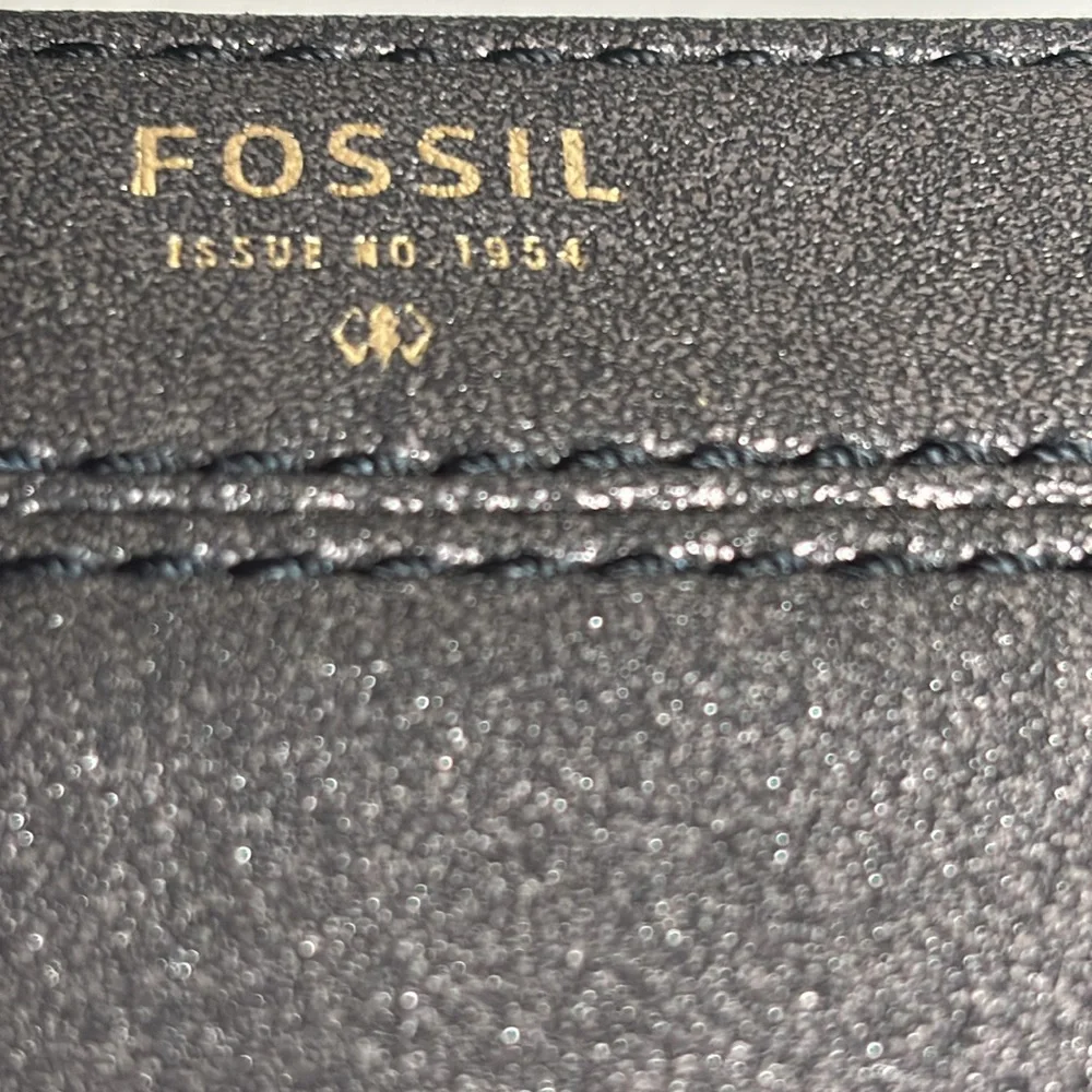 Fossil Tara clutch in metallic with tassel zipper pull - Picture 3 of 11
